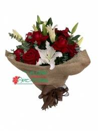 Buquê de Lírios e Rosas Vermelhas